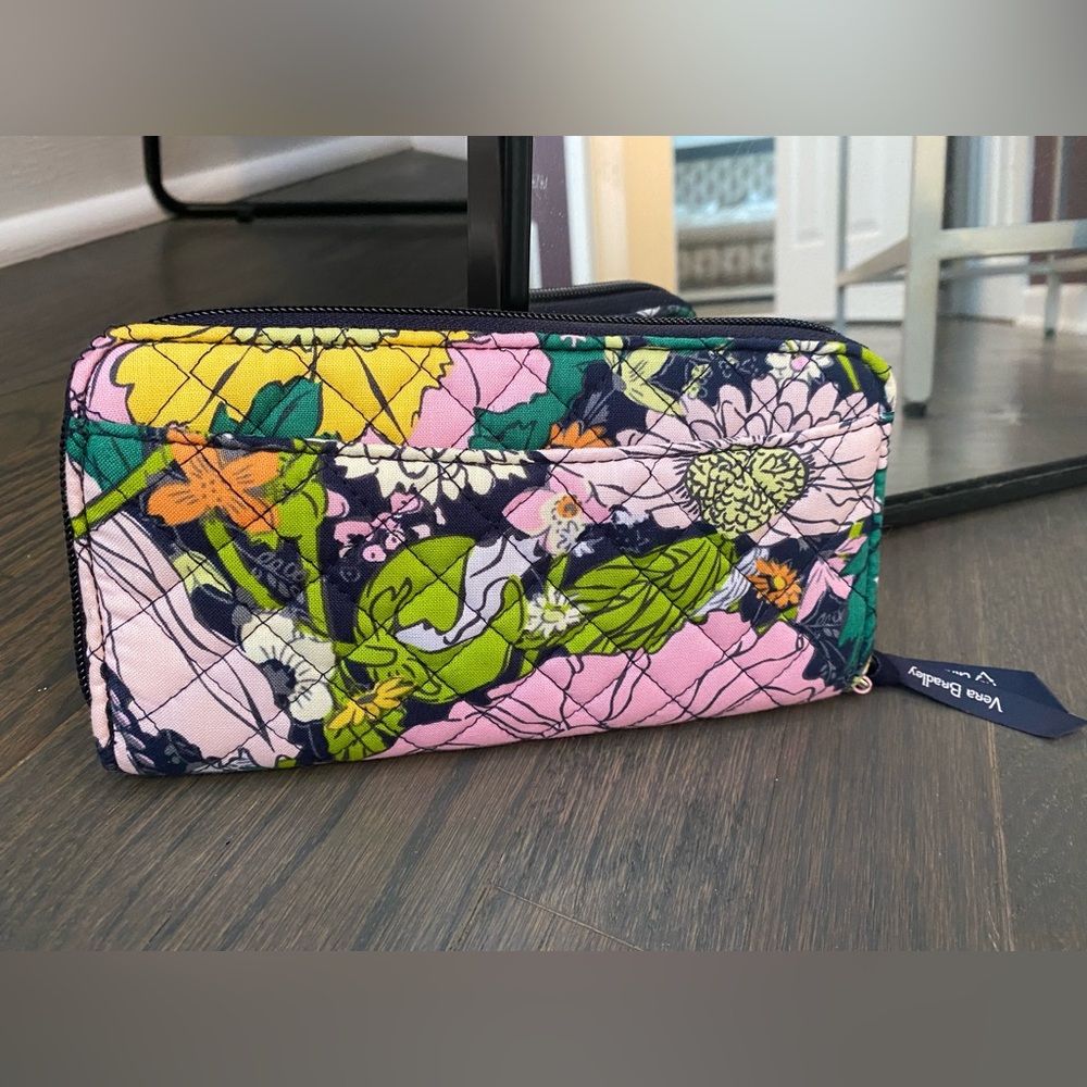Brand New Vera Bradley Wallet - Fun, Colorful Pattern